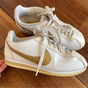 Nike Women's Sneakers White and Gold